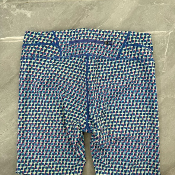 Women’s Athleta Vivid Sonar Ombre Capri Workout Athletic Leggings Size Medium - Picture 7 of 16
